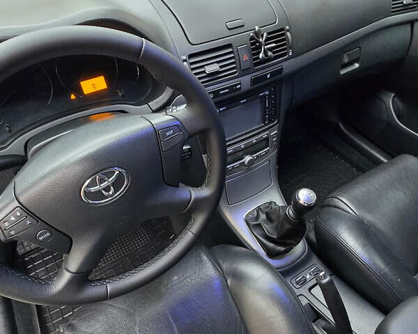 Черный Тойота Авенсис, объемом двигателя 2 л и пробегом 221 тыс. км за 7000 $, фото 7 на Automoto.ua