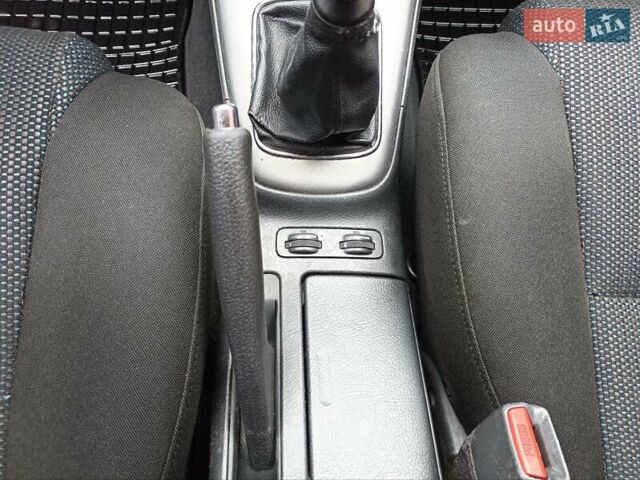 Чорний Тойота Авенсіс, об'ємом двигуна 2 л та пробігом 279 тис. км за 6500 $, фото 12 на Automoto.ua