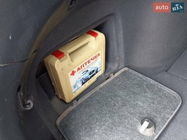 Чорний Тойота Авенсіс, об'ємом двигуна 2 л та пробігом 279 тис. км за 6500 $, фото 25 на Automoto.ua