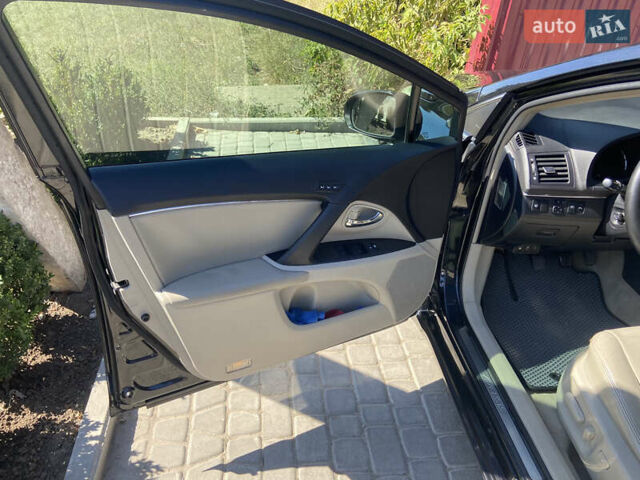 Черный Тойота Авенсис, объемом двигателя 2.2 л и пробегом 290 тыс. км за 7700 $, фото 4 на Automoto.ua