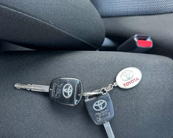 Чорний Тойота Авенсіс, об'ємом двигуна 1.8 л та пробігом 155 тис. км за 7350 $, фото 21 на Automoto.ua