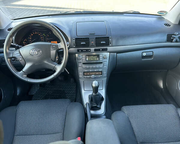 Чорний Тойота Авенсіс, об'ємом двигуна 1.8 л та пробігом 155 тис. км за 7350 $, фото 26 на Automoto.ua