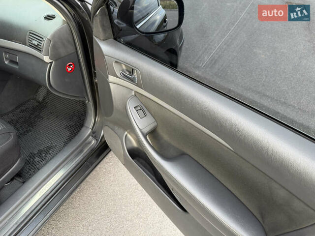 Черный Тойота Авенсис, объемом двигателя 1.8 л и пробегом 243 тыс. км за 7999 $, фото 54 на Automoto.ua