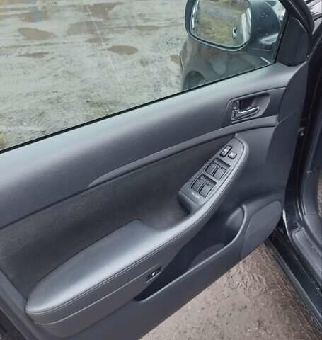 Черный Тойота Авенсис, объемом двигателя 2 л и пробегом 194 тыс. км за 8000 $, фото 6 на Automoto.ua