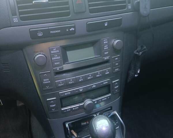 Чорний Тойота Авенсіс, об'ємом двигуна 1.8 л та пробігом 233 тис. км за 8200 $, фото 9 на Automoto.ua