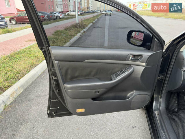 Черный Тойота Авенсис, объемом двигателя 1.8 л и пробегом 243 тыс. км за 7999 $, фото 28 на Automoto.ua