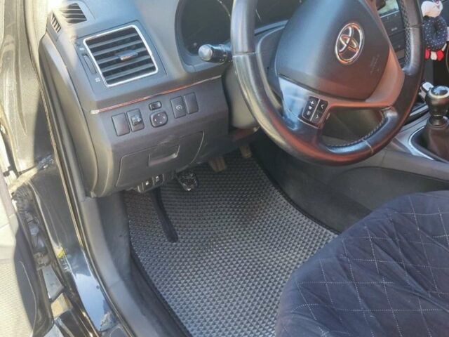 Черный Тойота Авенсис, объемом двигателя 2 л и пробегом 260 тыс. км за 8700 $, фото 11 на Automoto.ua