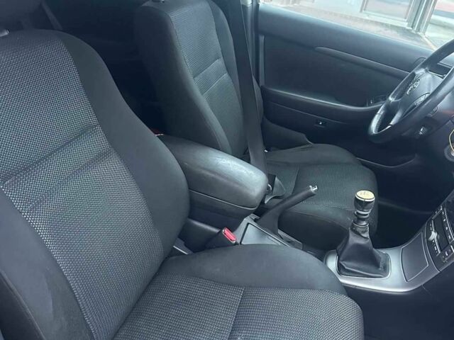 Черный Тойота Авенсис, объемом двигателя 2 л и пробегом 247 тыс. км за 3700 $, фото 6 на Automoto.ua