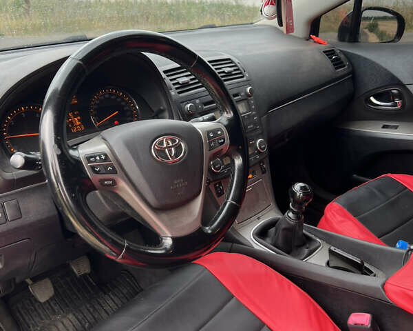 Черный Тойота Авенсис, объемом двигателя 2 л и пробегом 290 тыс. км за 6500 $, фото 5 на Automoto.ua