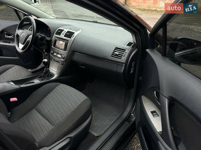 Черный Тойота Авенсис, объемом двигателя 2 л и пробегом 290 тыс. км за 7850 $, фото 14 на Automoto.ua