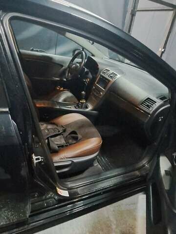 Черный Тойота Авенсис, объемом двигателя 2.2 л и пробегом 279 тыс. км за 8199 $, фото 7 на Automoto.ua