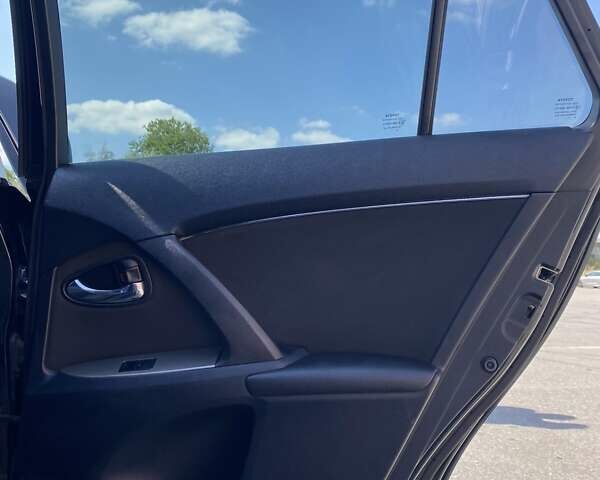 Черный Тойота Авенсис, объемом двигателя 2.2 л и пробегом 315 тыс. км за 8499 $, фото 13 на Automoto.ua