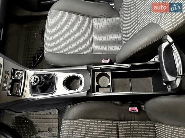 Черный Тойота Авенсис, объемом двигателя 1.8 л и пробегом 269 тыс. км за 8500 $, фото 6 на Automoto.ua