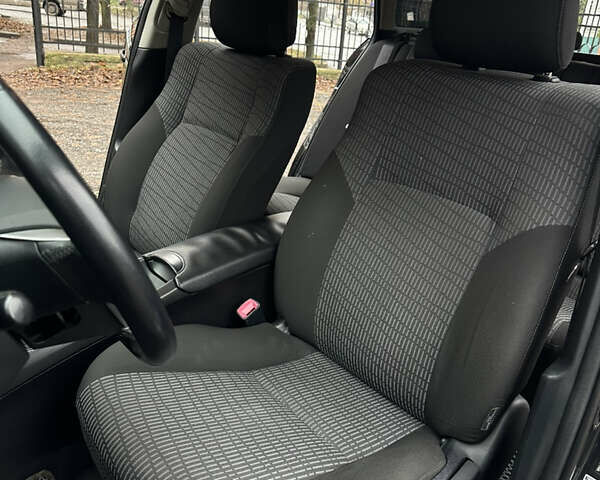 Черный Тойота Авенсис, объемом двигателя 2 л и пробегом 290 тыс. км за 7850 $, фото 18 на Automoto.ua