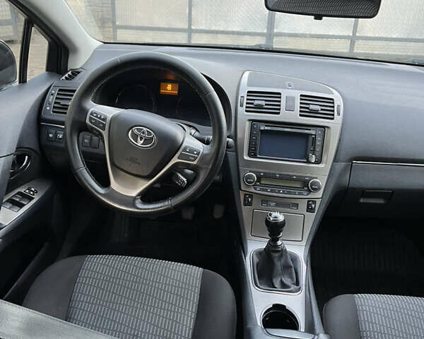 Черный Тойота Авенсис, объемом двигателя 2 л и пробегом 187 тыс. км за 9800 $, фото 6 на Automoto.ua