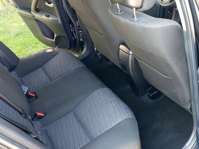 Черный Тойота Авенсис, объемом двигателя 2 л и пробегом 130 тыс. км за 7800 $, фото 11 на Automoto.ua