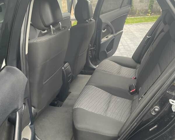 Черный Тойота Авенсис, объемом двигателя 2 л и пробегом 170 тыс. км за 9200 $, фото 12 на Automoto.ua