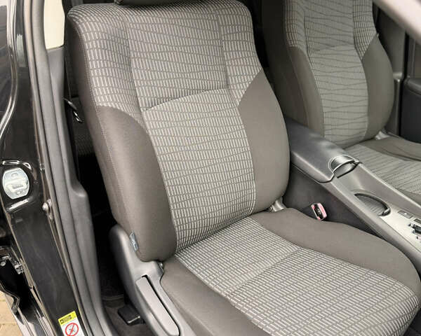 Черный Тойота Авенсис, объемом двигателя 2.2 л и пробегом 233 тыс. км за 9600 $, фото 17 на Automoto.ua