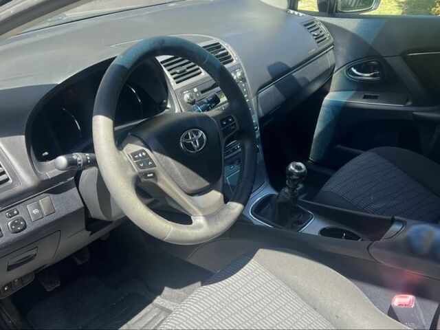 Чорний Тойота Авенсіс, об'ємом двигуна 2 л та пробігом 370 тис. км за 7000 $, фото 1 на Automoto.ua