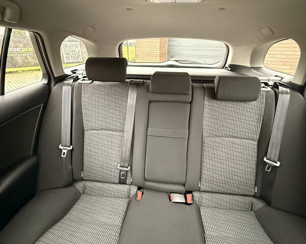 Черный Тойота Авенсис, объемом двигателя 2.2 л и пробегом 233 тыс. км за 9600 $, фото 19 на Automoto.ua