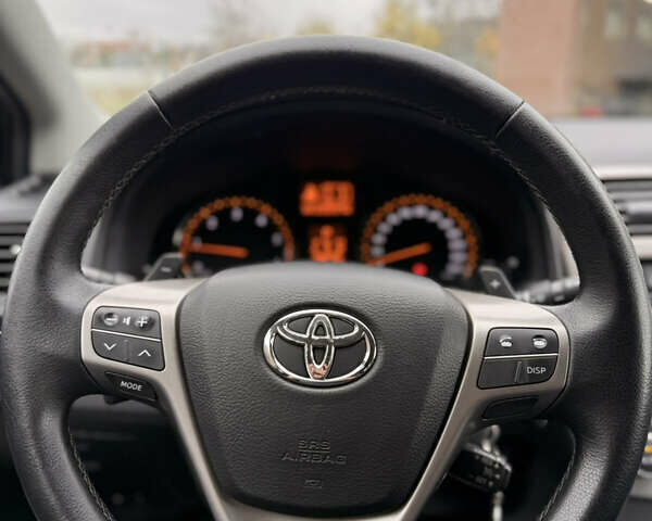 Черный Тойота Авенсис, объемом двигателя 2.2 л и пробегом 233 тыс. км за 9600 $, фото 8 на Automoto.ua