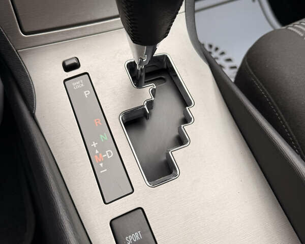 Черный Тойота Авенсис, объемом двигателя 2.2 л и пробегом 233 тыс. км за 9600 $, фото 11 на Automoto.ua