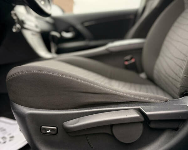 Черный Тойота Авенсис, объемом двигателя 2.2 л и пробегом 233 тыс. км за 9600 $, фото 16 на Automoto.ua