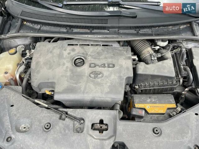 Черный Тойота Авенсис, объемом двигателя 2 л и пробегом 330 тыс. км за 7999 $, фото 7 на Automoto.ua