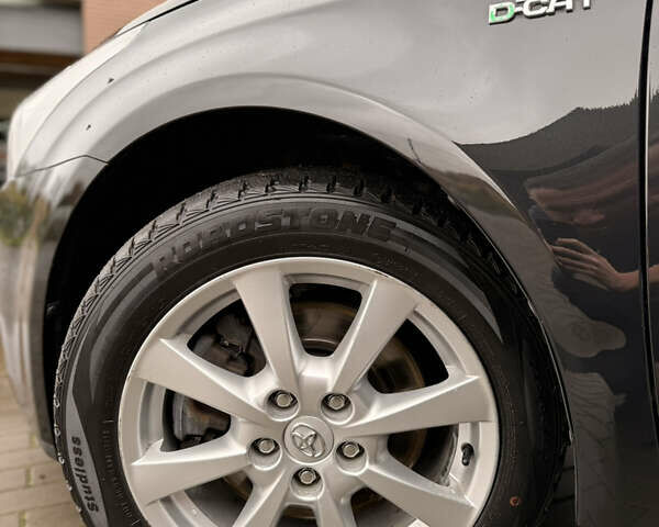 Черный Тойота Авенсис, объемом двигателя 2.2 л и пробегом 233 тыс. км за 9600 $, фото 6 на Automoto.ua