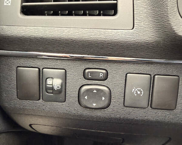 Черный Тойота Авенсис, объемом двигателя 2.2 л и пробегом 233 тыс. км за 9600 $, фото 12 на Automoto.ua