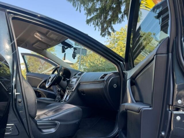 Черный Тойота Авенсис, объемом двигателя 0 л и пробегом 140 тыс. км за 10500 $, фото 20 на Automoto.ua