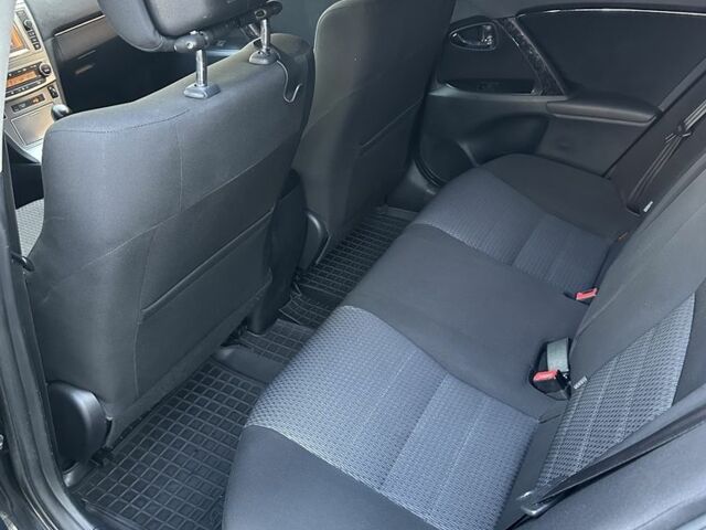 Черный Тойота Авенсис, объемом двигателя 2.2 л и пробегом 225 тыс. км за 9400 $, фото 10 на Automoto.ua