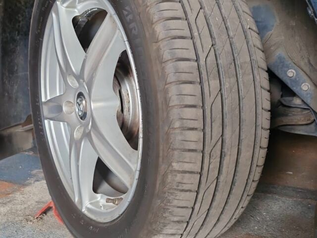 Черный Тойота Авенсис, объемом двигателя 0 л и пробегом 140 тыс. км за 10500 $, фото 1 на Automoto.ua