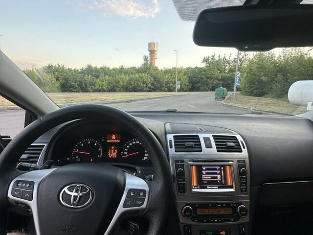 Черный Тойота Авенсис, объемом двигателя 2.2 л и пробегом 225 тыс. км за 9400 $, фото 8 на Automoto.ua