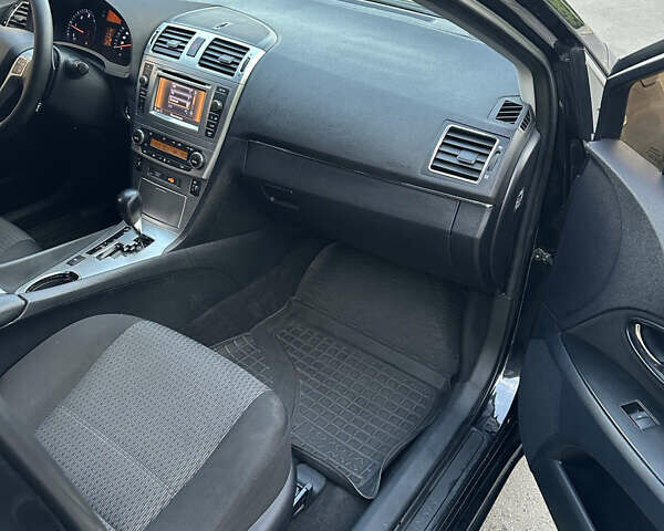 Черный Тойота Авенсис, объемом двигателя 2.23 л и пробегом 327 тыс. км за 8500 $, фото 7 на Automoto.ua