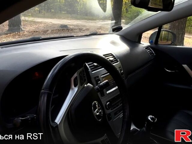 Черный Тойота Авенсис, объемом двигателя 2 л и пробегом 267 тыс. км за 12900 $, фото 1 на Automoto.ua