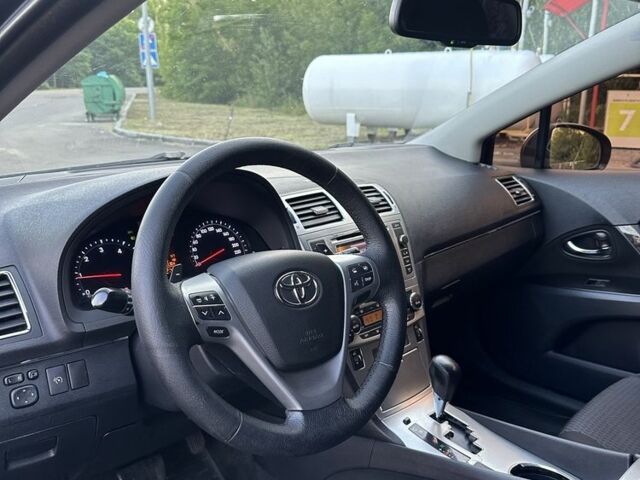 Черный Тойота Авенсис, объемом двигателя 2.2 л и пробегом 225 тыс. км за 9400 $, фото 7 на Automoto.ua