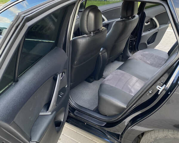 Чорний Тойота Авенсіс, об'ємом двигуна 2 л та пробігом 261 тис. км за 11000 $, фото 12 на Automoto.ua
