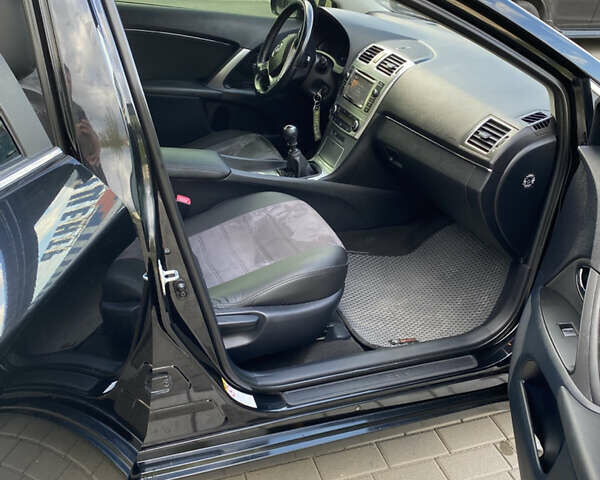Чорний Тойота Авенсіс, об'ємом двигуна 2 л та пробігом 261 тис. км за 11000 $, фото 6 на Automoto.ua