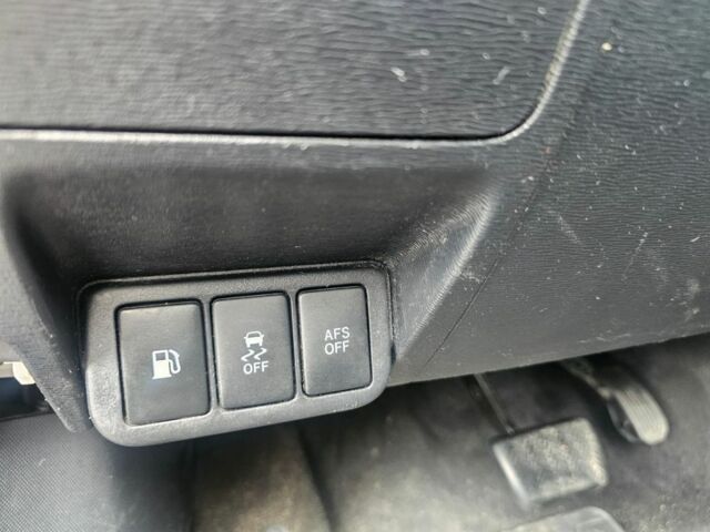 Черный Тойота Авенсис, объемом двигателя 2.2 л и пробегом 263 тыс. км за 4900 $, фото 16 на Automoto.ua