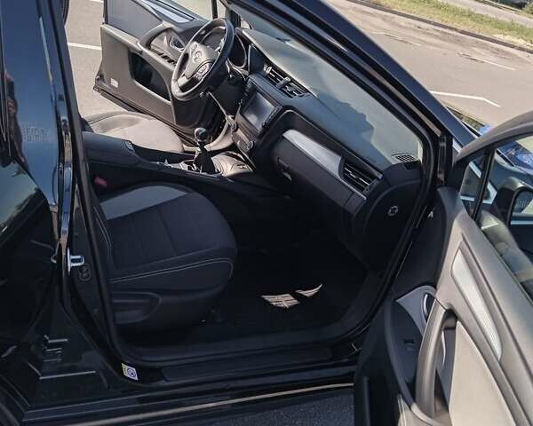 Чорний Тойота Авенсіс, об'ємом двигуна 2 л та пробігом 239 тис. км за 15500 $, фото 17 на Automoto.ua