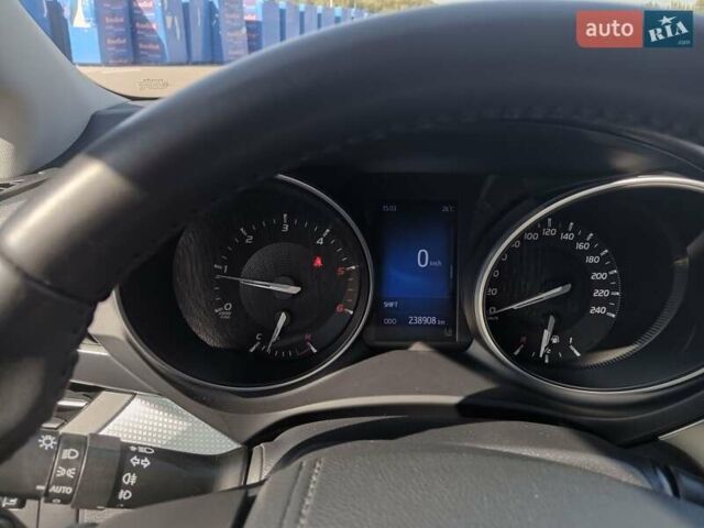 Чорний Тойота Авенсіс, об'ємом двигуна 2 л та пробігом 239 тис. км за 15500 $, фото 1 на Automoto.ua