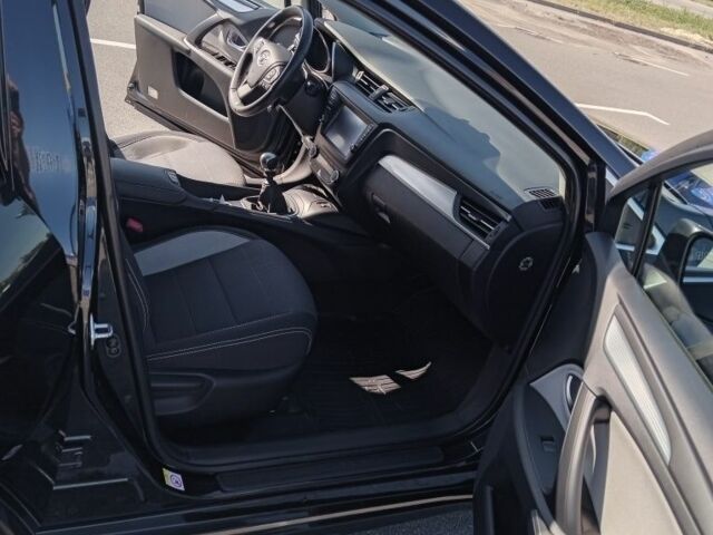 Чорний Тойота Авенсіс, об'ємом двигуна 2 л та пробігом 238 тис. км за 13600 $, фото 6 на Automoto.ua