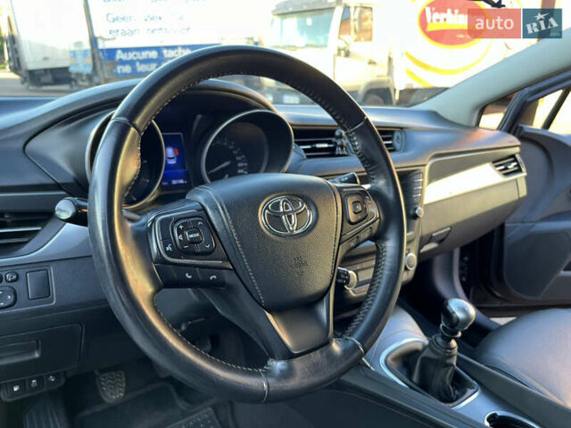 Черный Тойота Авенсис, объемом двигателя 2 л и пробегом 272 тыс. км за 11999 $, фото 5 на Automoto.ua