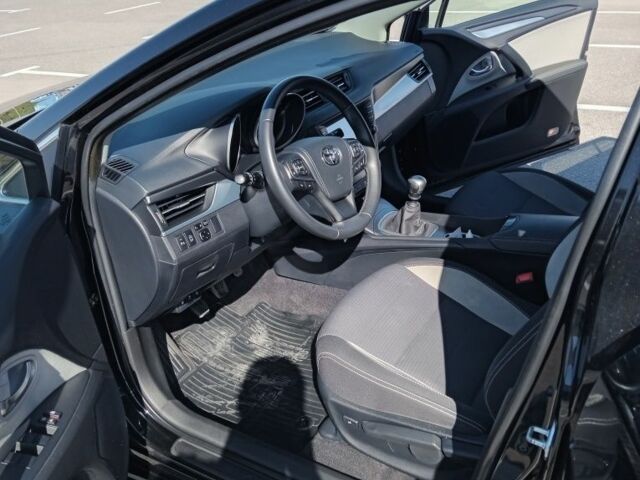 Чорний Тойота Авенсіс, об'ємом двигуна 2 л та пробігом 238 тис. км за 13600 $, фото 2 на Automoto.ua