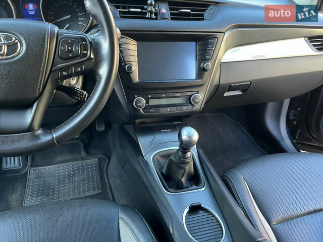 Черный Тойота Авенсис, объемом двигателя 2 л и пробегом 272 тыс. км за 11999 $, фото 3 на Automoto.ua
