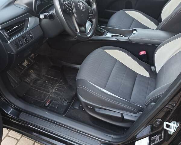 Черный Тойота Авенсис, объемом двигателя 1.6 л и пробегом 120 тыс. км за 13500 $, фото 13 на Automoto.ua