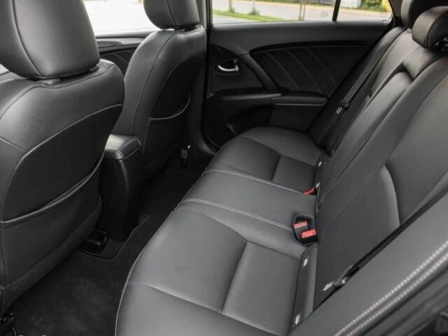 Черный Тойота Авенсис, объемом двигателя 0 л и пробегом 110 тыс. км за 12500 $, фото 12 на Automoto.ua