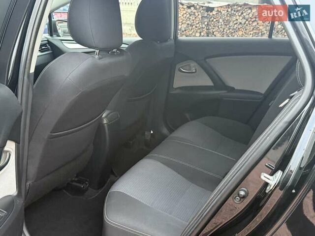 Черный Тойота Авенсис, объемом двигателя 2 л и пробегом 251 тыс. км за 13900 $, фото 21 на Automoto.ua