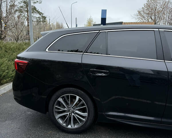 Черный Тойота Авенсис, объемом двигателя 2 л и пробегом 212 тыс. км за 13750 $, фото 9 на Automoto.ua